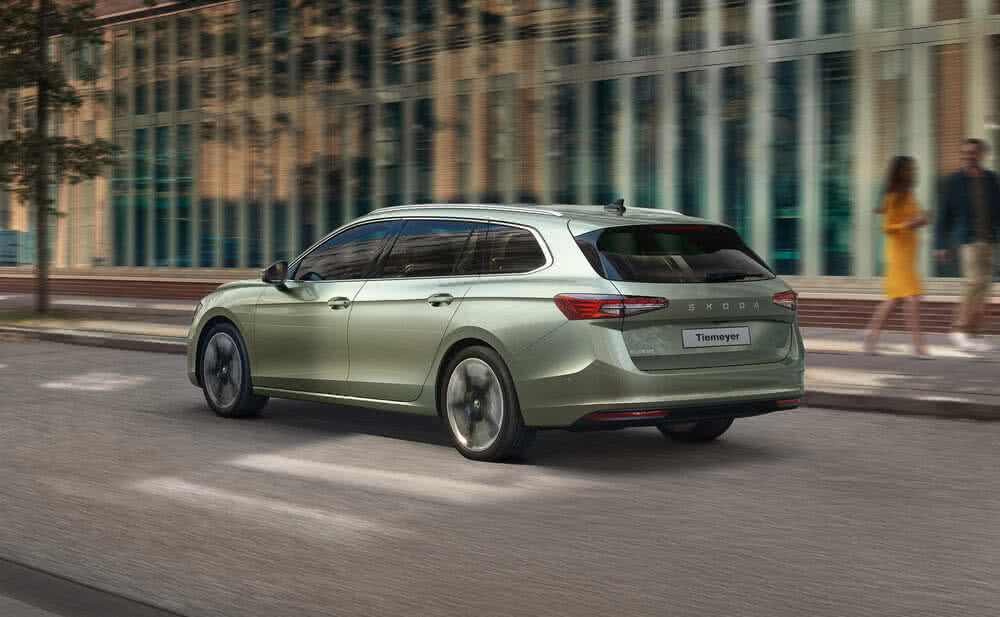 Der &Scaron;koda Superb Combi Sportline