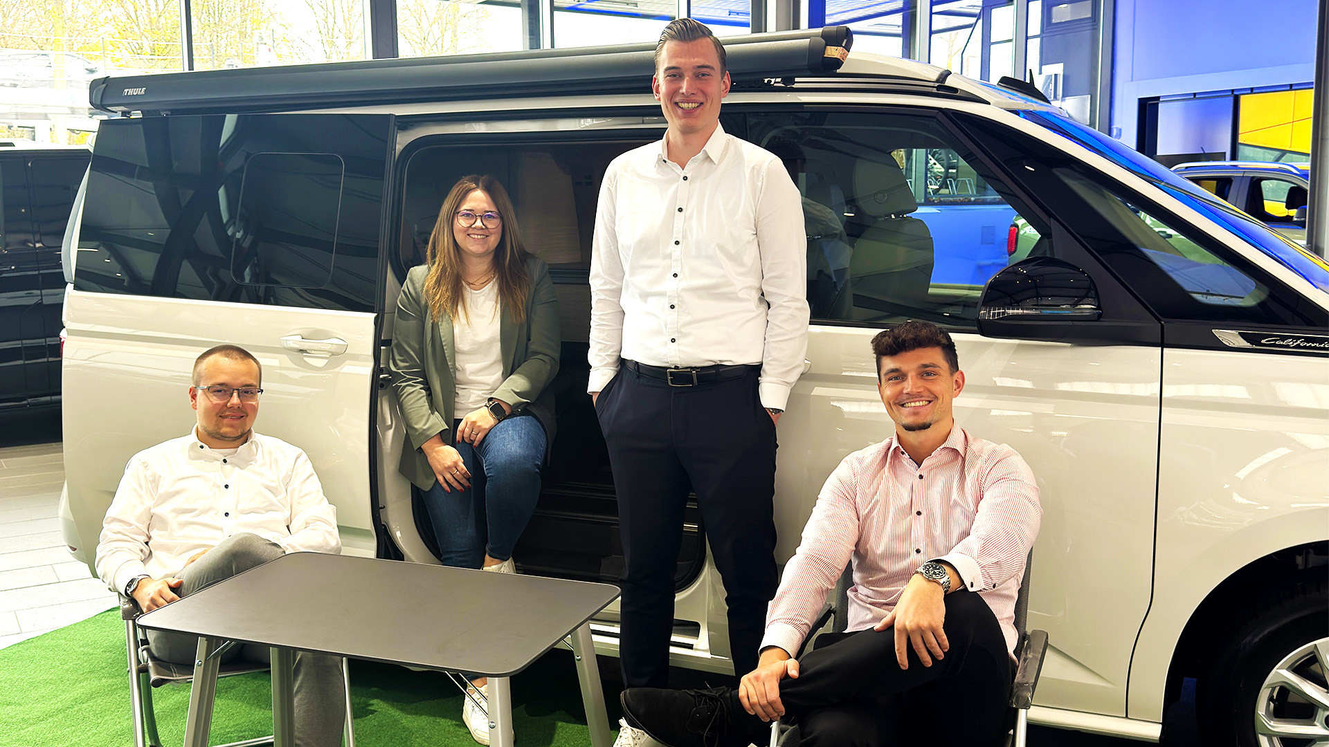 Gruppenfoto Mitarbeiter Nutzfahrzeuge KMS